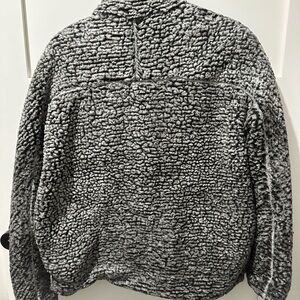 Women’s Thread and Supply Sherpa sweater small